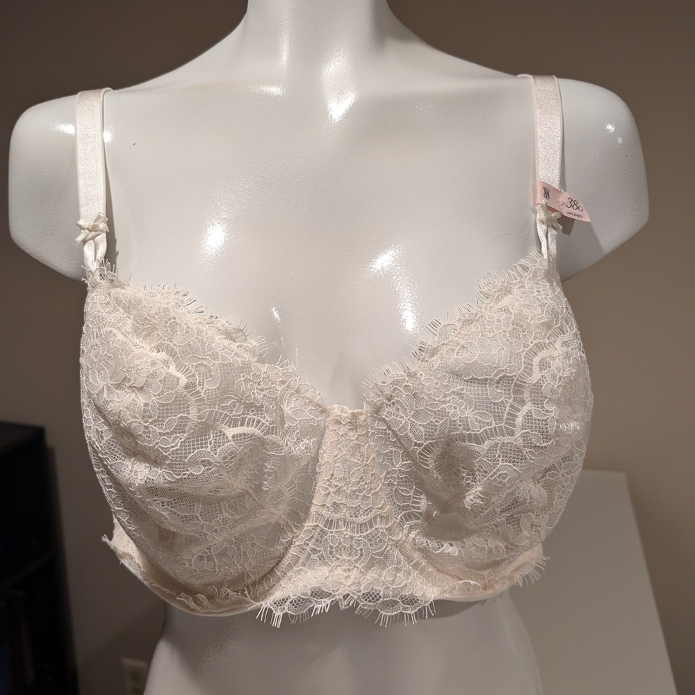 Victoria's Secret Cream Lace Underwire Bra